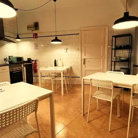 Quarto em Acomodações Particulares Ht Miribilla Turísticas Con Baños Compartidos Sin Ascensor *